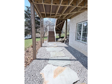 Custom lakefront home with high-end finishes + meticulous - photo 46