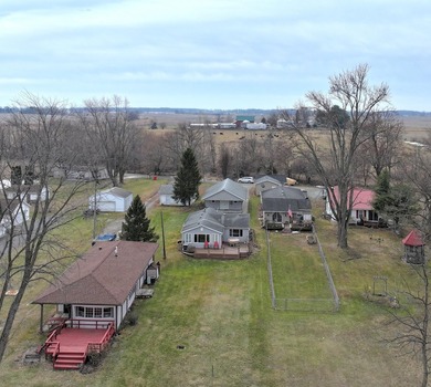 This charming one-story waterfront home on Lake Bruce offers an - photo 6