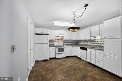 55+ community living at its finest! Step into your spacious - photo 5