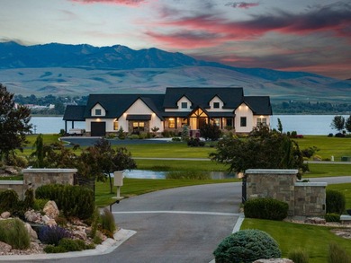 Lakeside luxury meets self sustaining lifestyle! Enjoy luxury - photo 2