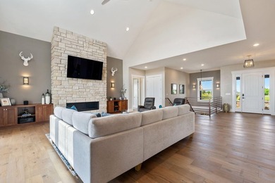 Lakeside luxury meets self sustaining lifestyle! Enjoy luxury - photo 5