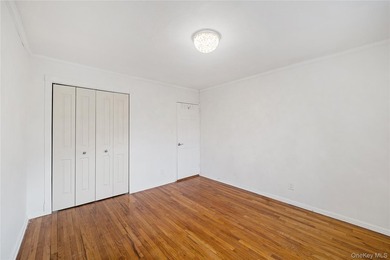 Welcome to this beautifully maintained 2-bedroom upper garden - photo 11