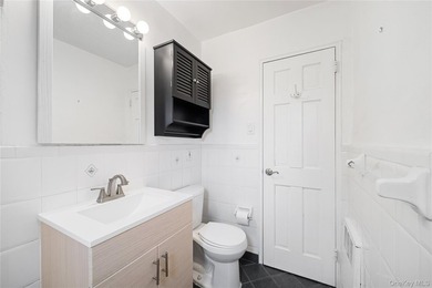 Welcome to this beautifully maintained 2-bedroom upper garden - photo 13