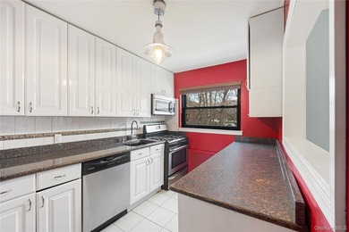 Welcome to this beautifully maintained 2-bedroom upper garden - photo 17