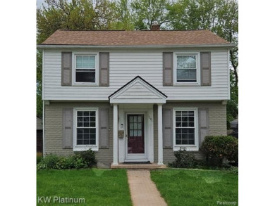 (private lake, pond, creek) Home For Sale in Grosse Pointe Woods Michigan