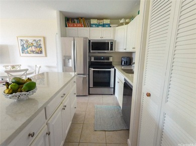 Laid back luxury and an exceptional location! This beautifully - photo 12