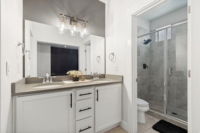 Welcome home to this beautifully maintained 3-bedroom, 2.5-bath - photo 13