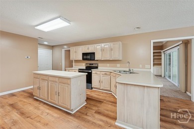 Welcome home to this beautifully maintained 4-bedroom, 2-bath - photo 14