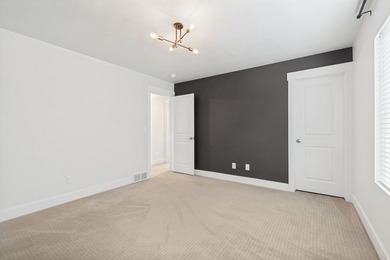 Welcome home to this beautifully maintained 3-bedroom, 2.5-bath - photo 20