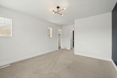 Welcome home to this beautifully maintained 3-bedroom, 2.5-bath - photo 23