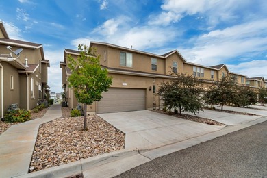 Welcome home to this beautifully maintained 3-bedroom, 2.5-bath - photo 24