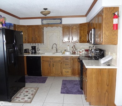 This charming second floor condo features 2 bedrooms, 1 full