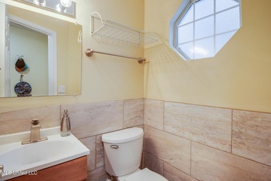 Beautifully Updated Two-Bedroom Condo in Prime Location! - photo 7