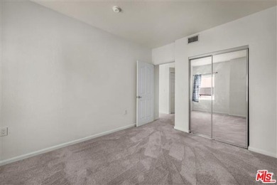 BACK ON MARKET! PRICE TO SELL! This beautifully updated - photo 12