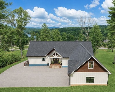 Experience elevated LAKE LIVING in the prestigious GATED - photo 2
