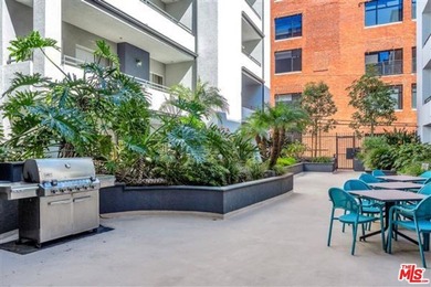 BACK ON MARKET! PRICE TO SELL! This beautifully updated - photo 15