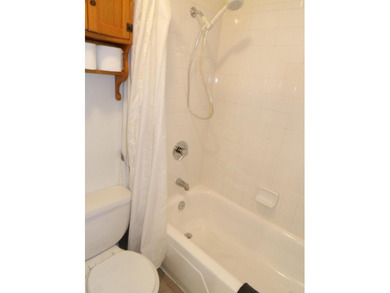 Charming, clean, and well maintained Wildwood Studio, close to - photo 8