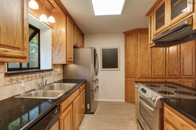 Updated 3-bed, 2-bath home on cul-de-sac with 2 living areas - photo 11