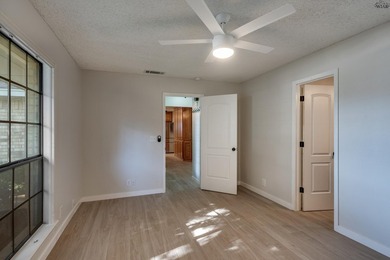 Updated 3-bed, 2-bath home on cul-de-sac with 2 living areas - photo 13