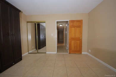 Spacious unit with views from terrace towards Pelham. Master - photo 14