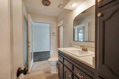 Updated 3-bed, 2-bath home on cul-de-sac with 2 living areas - photo 15