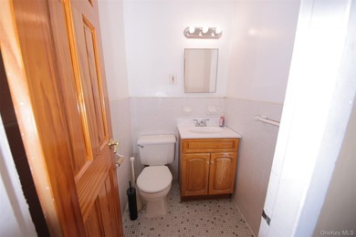 Spacious unit with views from terrace towards Pelham. Master - photo 16