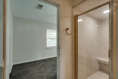 Updated 3-bed, 2-bath home on cul-de-sac with 2 living areas - photo 16