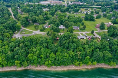 Welcome to this charming 3-bedroom, 2-bath cottage-style home - photo 18