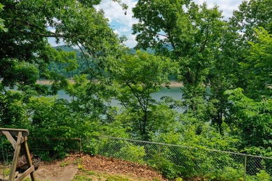 Welcome to this charming 3-bedroom, 2-bath cottage-style home - photo 21