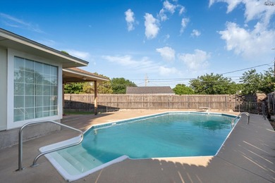 Updated 3-bed, 2-bath home on cul-de-sac with 2 living areas - photo 28