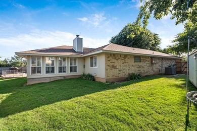 Updated 3-bed, 2-bath home on cul-de-sac with 2 living areas - photo 31