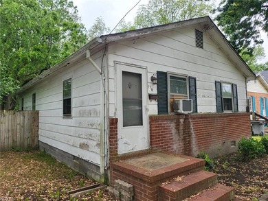 Priced at City assessment! Bring all offers! Cash only sale! - photo 3