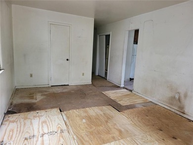 Priced at City assessment! Bring all offers! Cash only sale! - photo 5