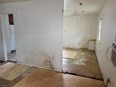 Priced at City assessment! Bring all offers! Cash only sale! - photo 6