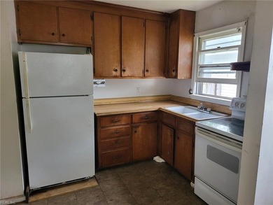 Priced at City assessment! Bring all offers! Cash only sale! - photo 8