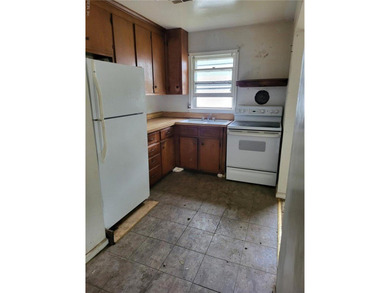 Priced at City assessment! Bring all offers! Cash only sale! - photo 10