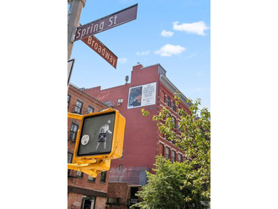 A true white canvas in the heart of SoHo, ready to be completely - photo 12