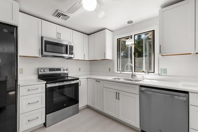 Welcome to 7 Openfield Road! This beautifully updated South - photo 23