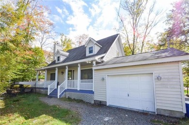 Lake Home For Sale in Coolbaugh, Pennsylvania