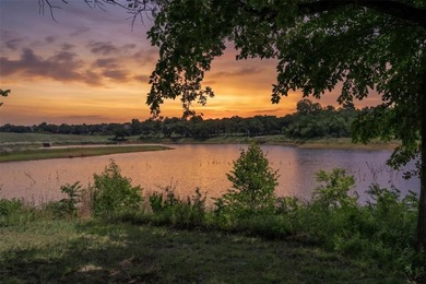 Escape to your own private lakeside sanctuary with this - photo 4