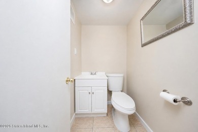 Modern 2-bedroom Condo with a front yard porch. The open concept - photo 12
