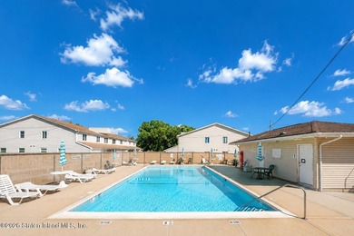 Modern 2-bedroom Condo with a front yard porch. The open concept - photo 15