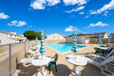Modern 2-bedroom Condo with a front yard porch. The open concept - photo 16