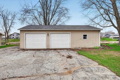 Dallas Bay Estates is one of the best lake neighborhoods you - photo 35