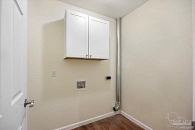 Welcome Home to 715 Edwards Street, Pensacola, FL 32507 Looking - photo 11
