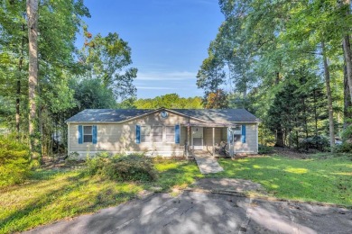 FOR ONLY $200,000 YOU CAN LIVE ON BEAUTIFUL LAKE GREENWOOD AND - Lake Home For Sale in Waterloo, South Carolina