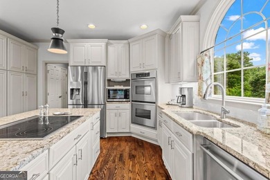 Exceptional Executive Golf Course Estate in Prestigious Windward - photo 37