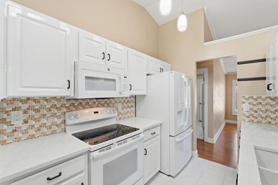 Short Sale. SHORT SALE! Stylish 3-bedroom, 2 bath home in The - photo 15