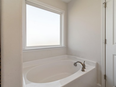 Welcome home to this beautiful 3-bedroom, 2.5-bath home - photo 16