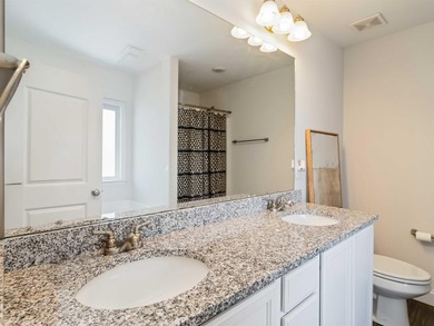 Welcome home to this beautiful 3-bedroom, 2.5-bath home - photo 17